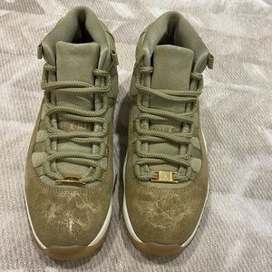 Jordan 11 olive (W)
